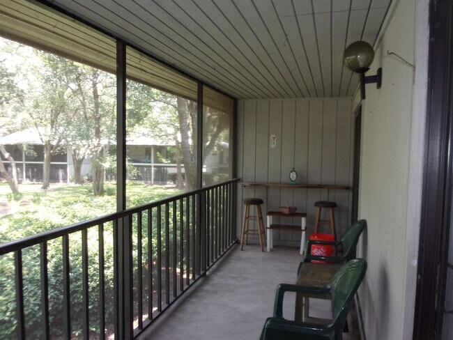 Building Photo - 10 Alcira Ct