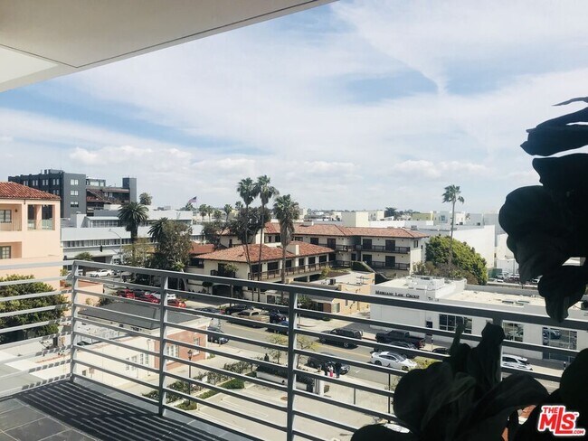 Building Photo - 1241 5th St