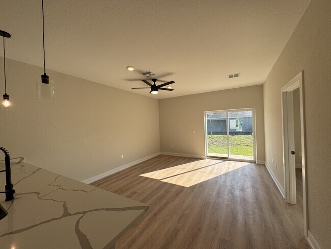 Building Photo - 2022 Dorion St