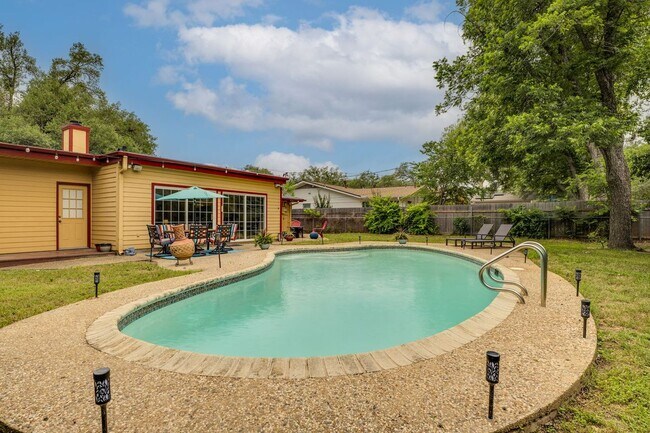 Building Photo - 3002 Stardust Dr