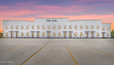 Building Photo - 711 E Main St