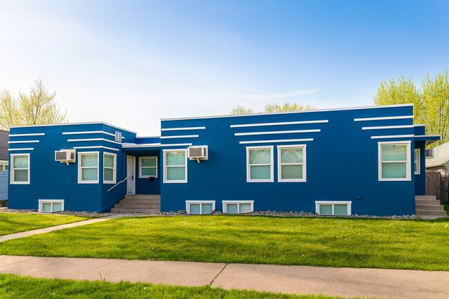 Building Photo - 713 W Bonneville St