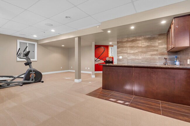 Building Photo - 7242 Greywall Ct