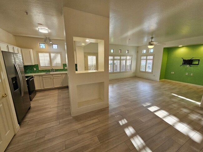 Building Photo - 1351 N Pleasant Dr
