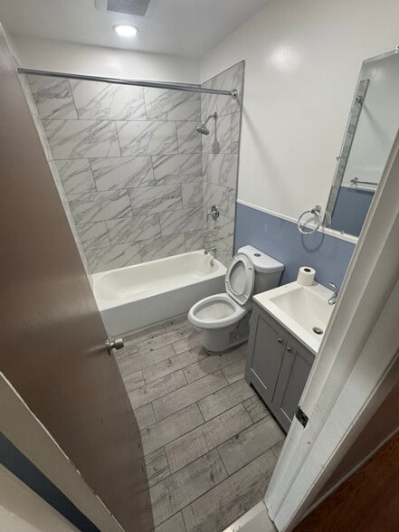 Building Photo - 7 Lawrence Ave