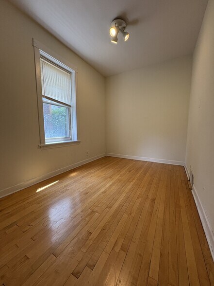 Building Photo - 2170 W Windsor Ave