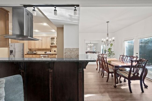 Building Photo - 5120 Chemin De Vie NE