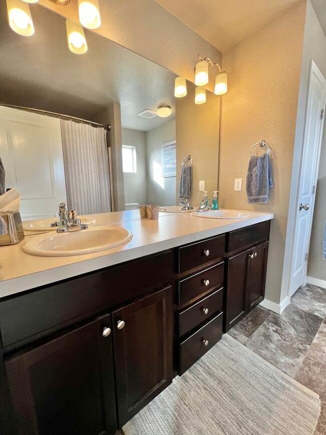 Building Photo - Modern 3 Bed, 2.5 Bath House in North Fort Collins! Available ASAP!