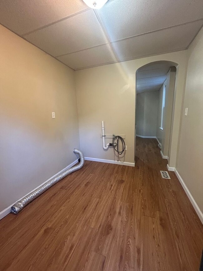 Building Photo - 3 Bedroom in South Harrisburg