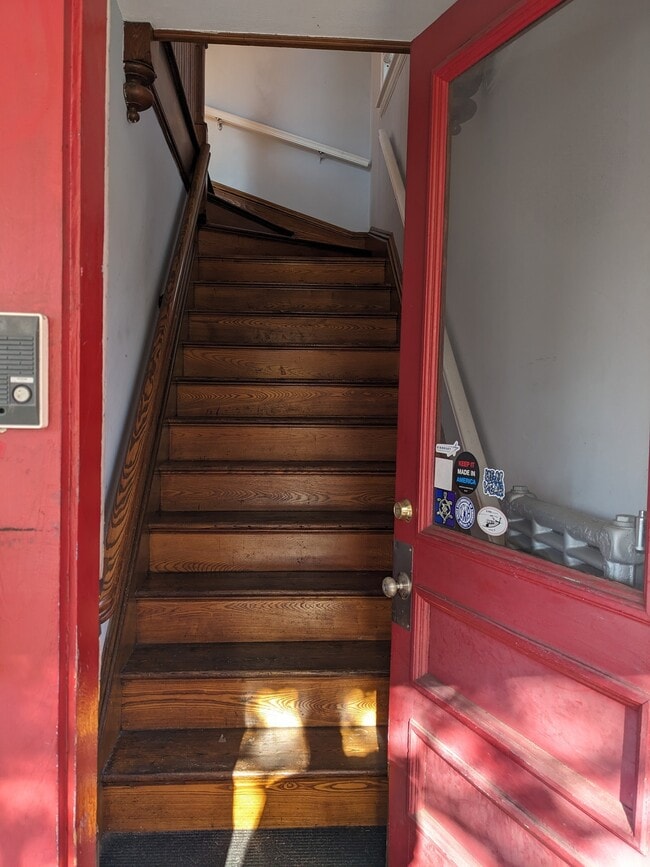 Building Photo - 2870 Fairfield Ave