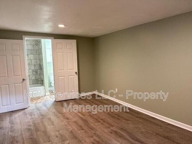 Building Photo - 10419 College Ave