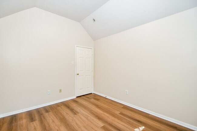 Building Photo - 1310 Lake Edinburg Ct