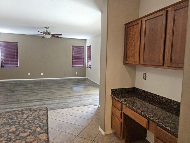 Building Photo - 18515 W Caribbean Ln