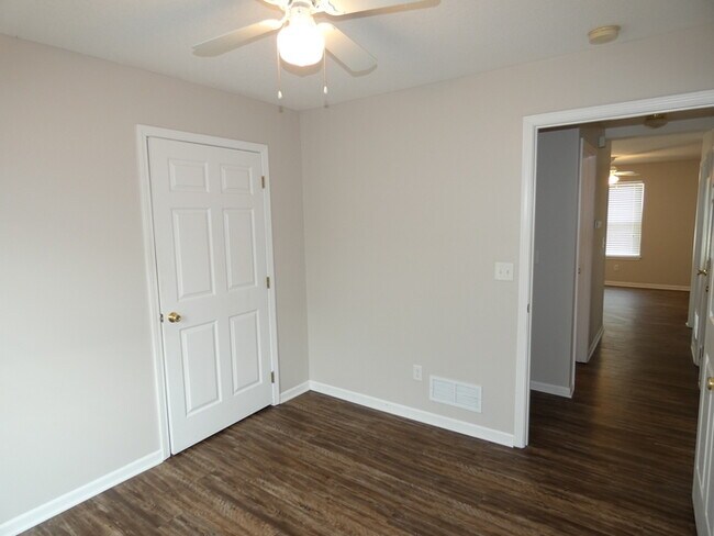 Building Photo - Beautiful Duplex in Gladstone, MO