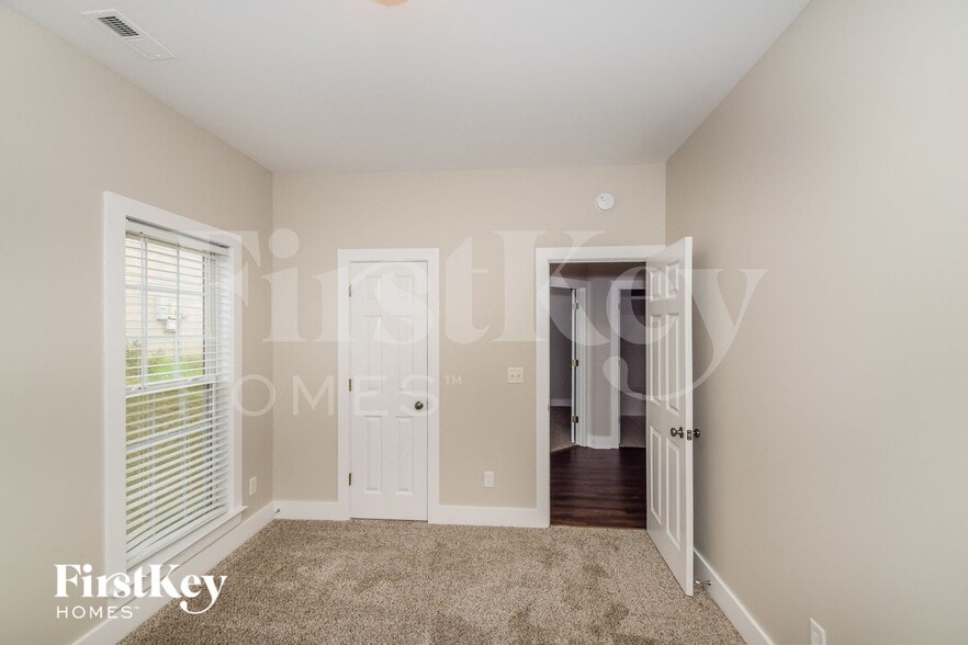 Building Photo - 209 Nottingham Dr