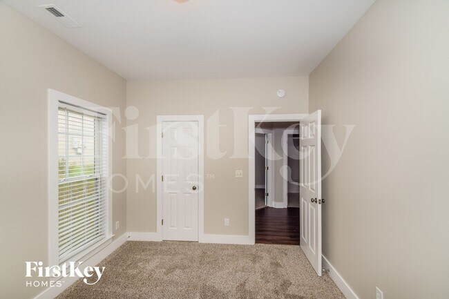 Building Photo - 209 Nottingham Dr