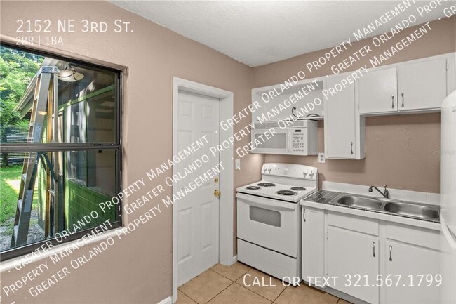 Building Photo - Two bedroom 1 bath