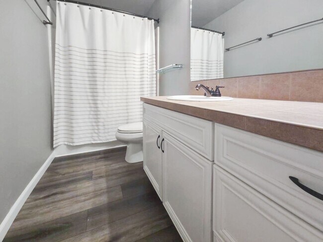 Building Photo - Spacious 4-Bedroom Home with Modern Updates & Expansive Yard