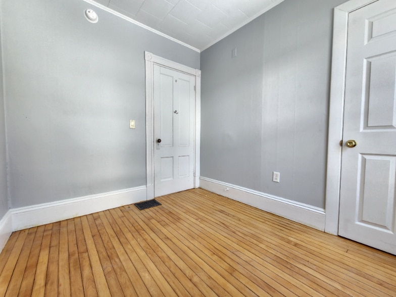 Building Photo - 72 Pier St