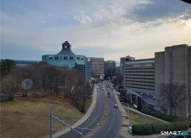 Building Photo - 300 Broad St