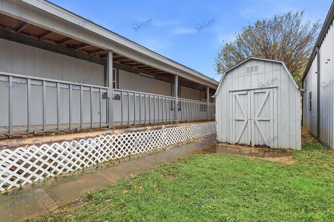 Building Photo - 6516 Blue Water Ct