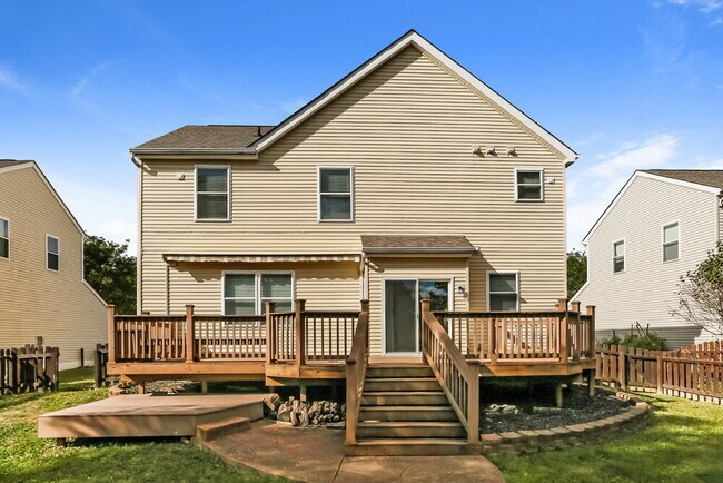 Building Photo - 585 Bettmann St