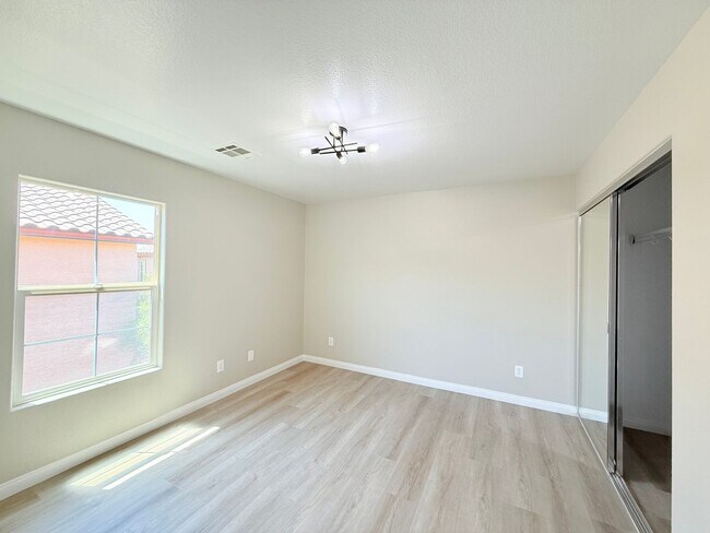 Building Photo - Cozy and charming 3-bedroom, 2.5-bath home