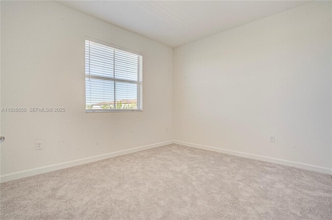 Building Photo - 2642 SE 24th St