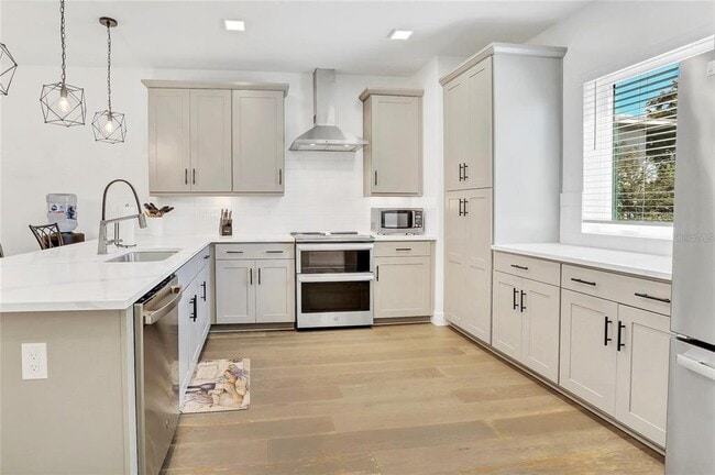 Building Photo - 212 E Pineloch Ave