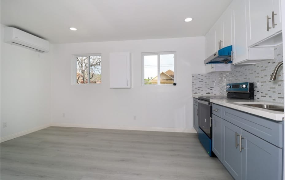 Building Photo - 2931 Manitou Ave