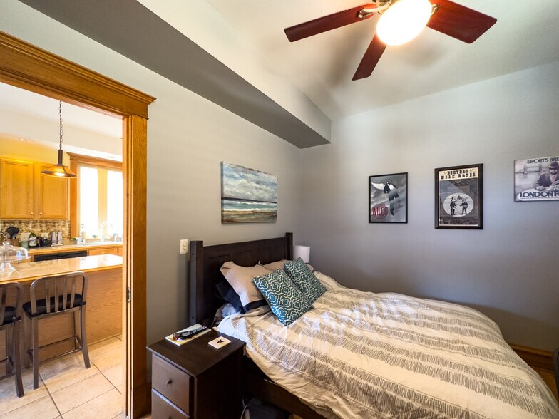 Building Photo - 2711 N Kimball Ave