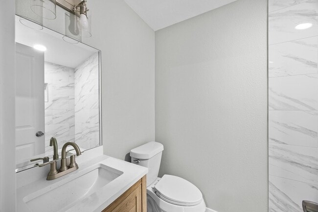 Building Photo - 3916 Kennon St