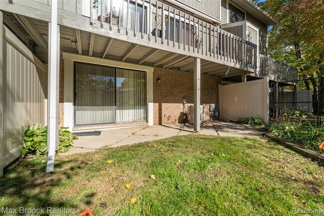 Building Photo - 862 Yorktown Ct