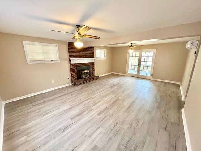 Building Photo - 7953 Meadow Dr