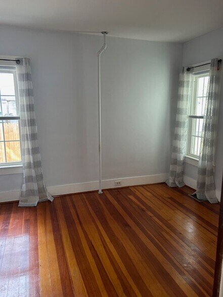 Building Photo - 312 Davis St