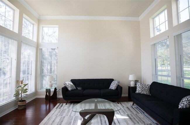 Building Photo - 9920 Spicewood Mesa