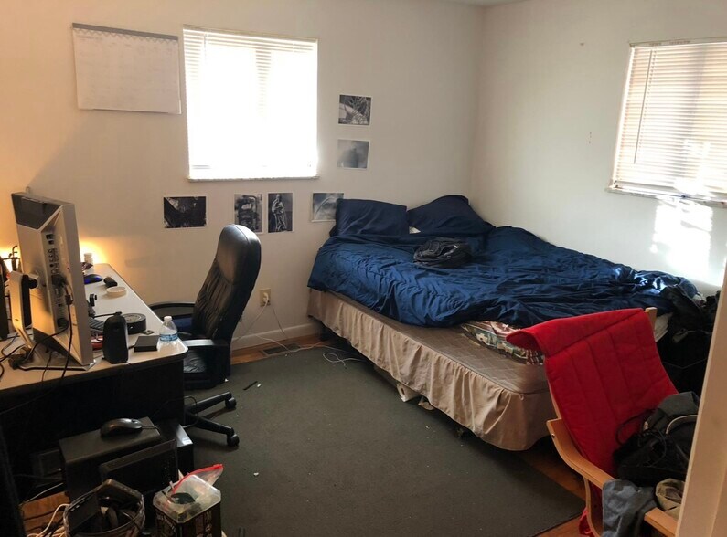 Building Photo - 731 S Woodlawn Ave