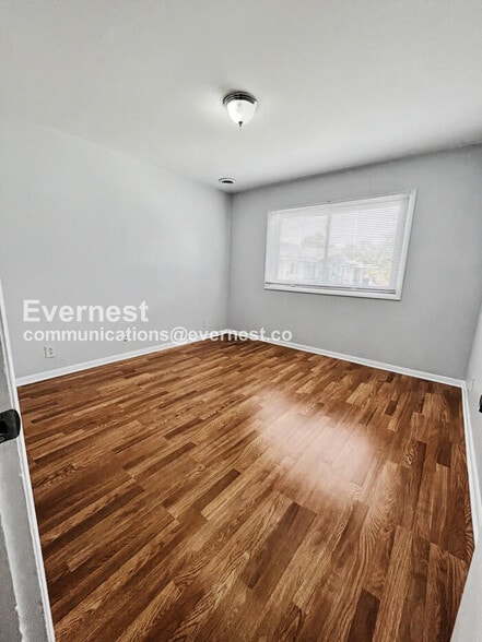 Building Photo - 613 Hillsboro Rd