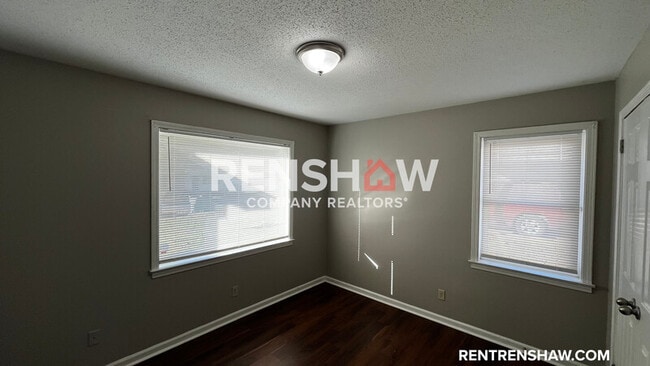 Building Photo - 2560 Thackery Dr