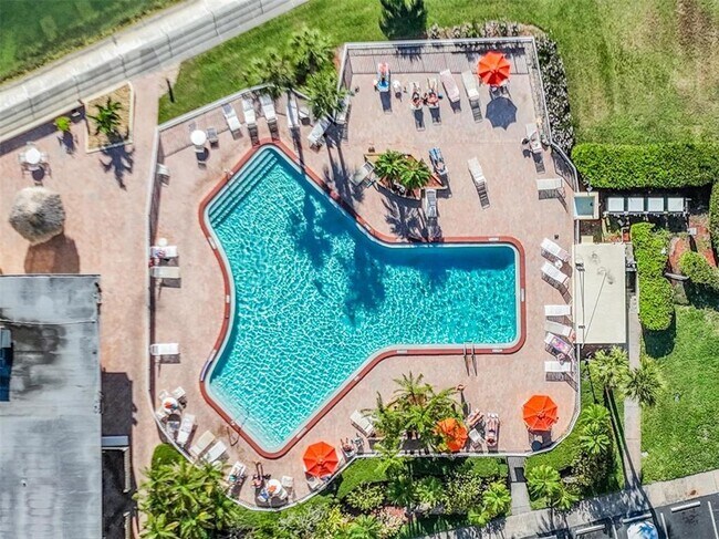 Building Photo - 4550 Cove Cir