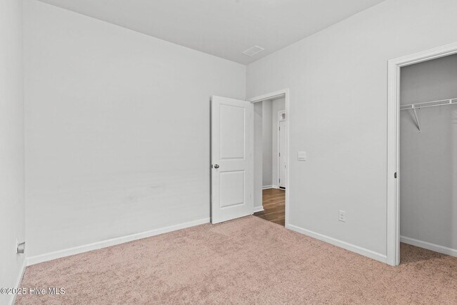 Building Photo - 1760 RIVERTON Dr SE
