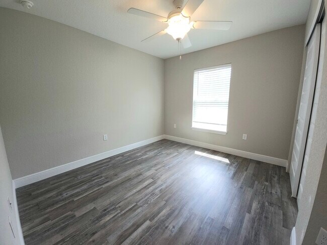 Building Photo - 106 Oak Cir