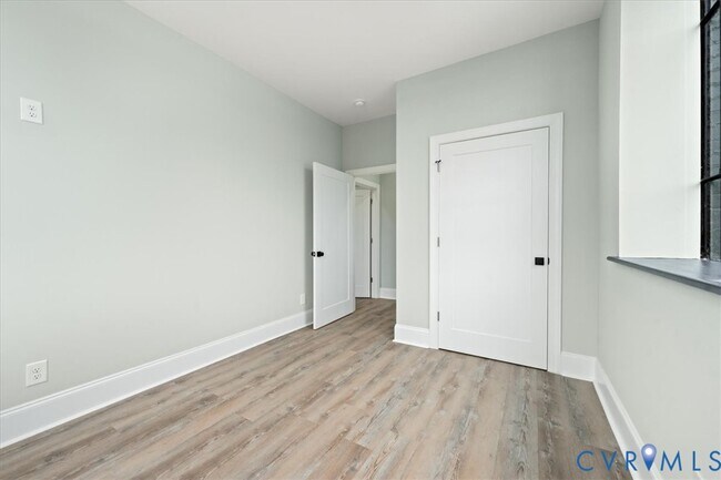 Building Photo - 207 E Broadway