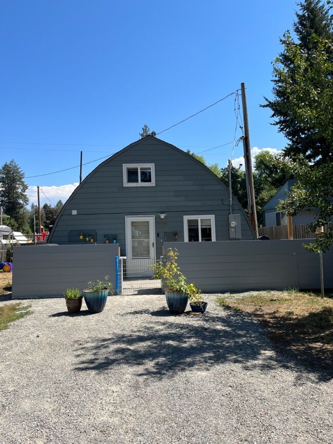 Primary Photo - Fully Renovated Unique 1 bedroom Home w/ Shop