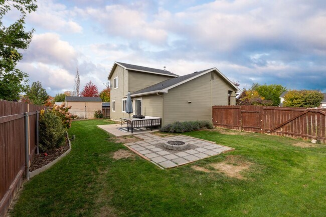 Building Photo - Welcome to this charming 3 bedroom, 2 bathroom home located in Nampa, ID.