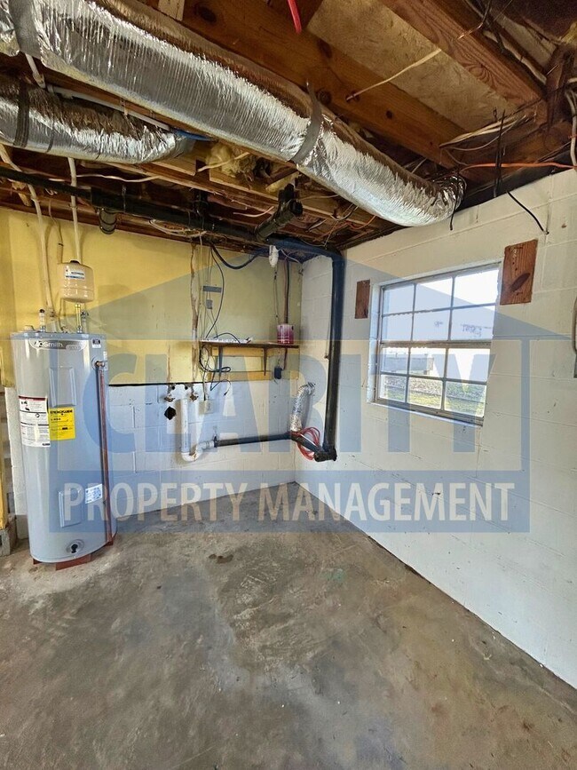 Building Photo - ***1/2 OFF 1ST MONTH'S RENT!!!***