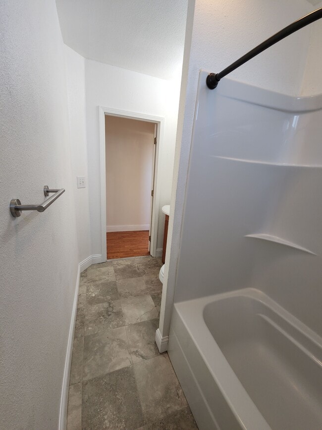 Building Photo - 9411 Windmill St