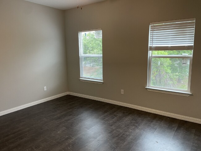 Building Photo - 3 bedroom 3 bath NEW CONSTRUCTION close to...