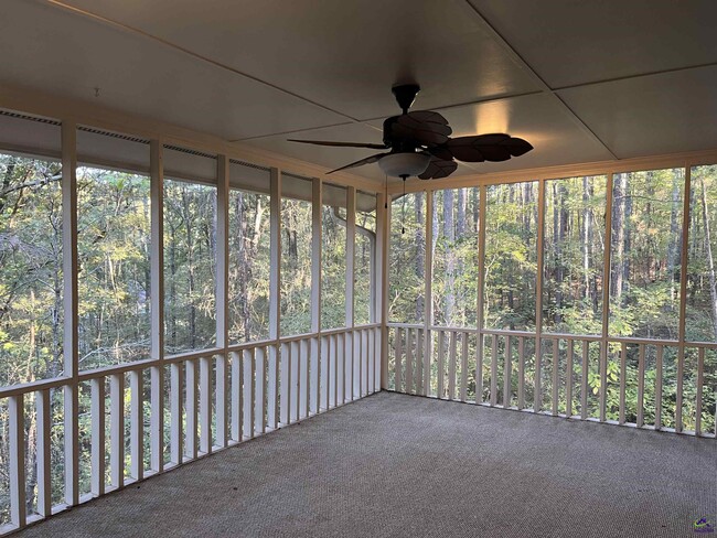 Building Photo - 136 River Knoll