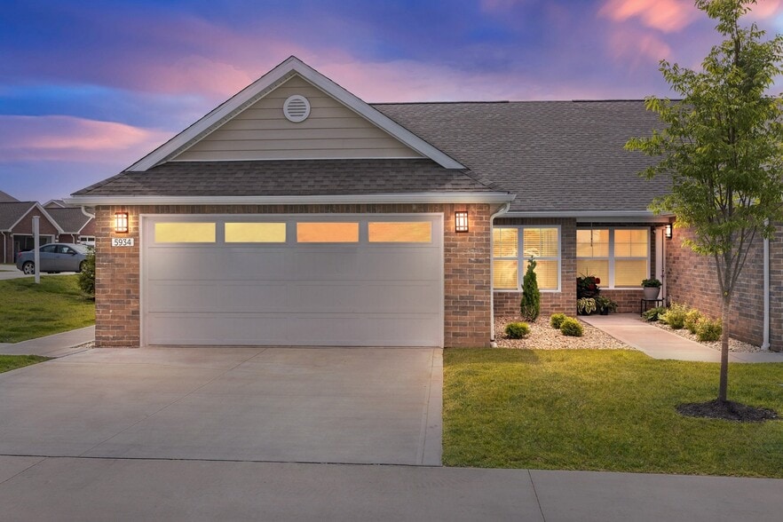 Apartments with Attached Garages - Redwood Greenwood